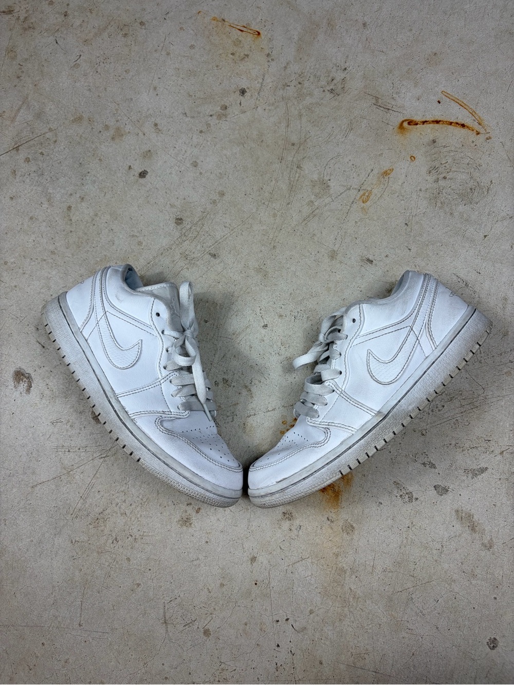 Nike White Low-Top Sneakers with Swoosh